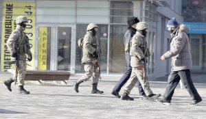 Казахські військові патрулюють вулиці після придушення протестів. 12 січня 2022 року, Алмати, Казахстан