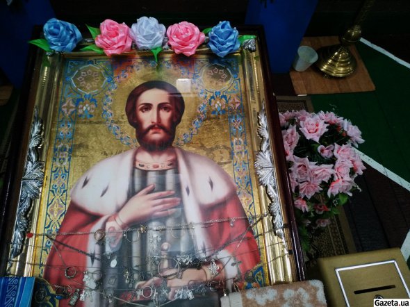 Современную икону Александра Невского в Свято-Покровском храме считают чудотворной из-за того, что на ней проявляется лик Христа