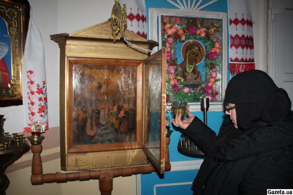 Ікону Покрови Пресвятої Богородиці священник випадково знайшов на згарищі церковно-приходської школи у  Плішивці