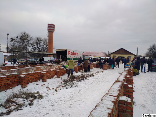 Центральний колгоспний ринок у Гадячі. Торгівельні ряди просто неба