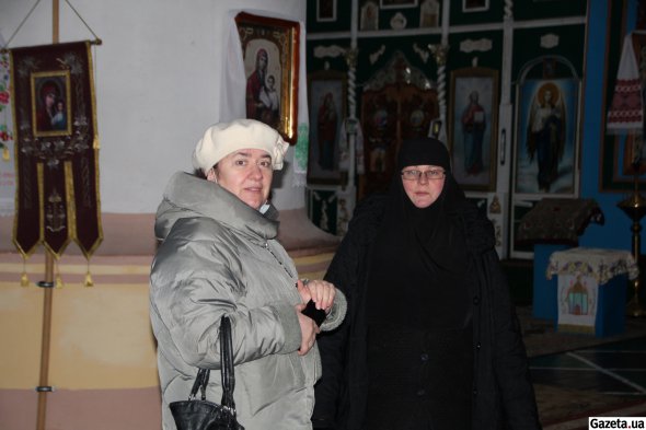 Краевед Ирина Орлова (слева) и монахиня Плишивецкого скита матушка Саломея