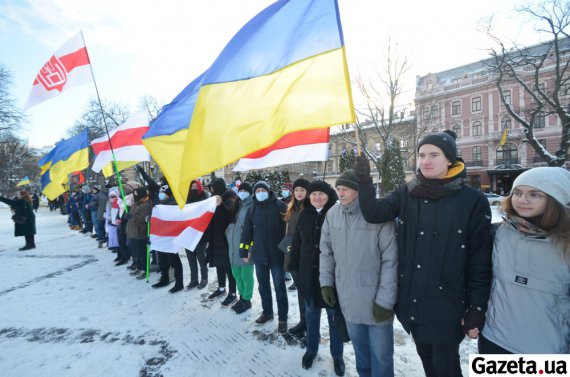 Во Львове ко Дню Соборности Украины образовали живую цепь