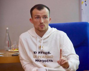 "Затягування оголошення результатів - це гра, яка не має нічого спільного із державою. Тільки шкодить нашій міжнародній репутації", каже Олександр Лємєнов. 