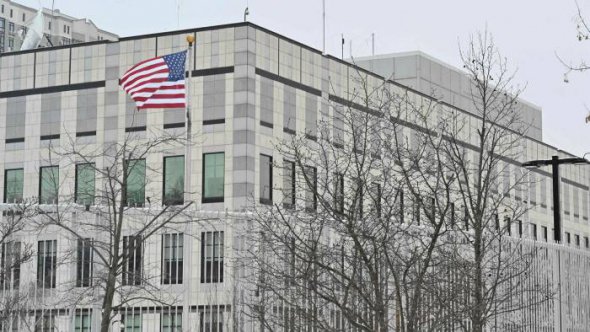 Сотрудникам посольства США в Киеве было приказано покинуть здание из-за опасений надвигающегося российского вторжения