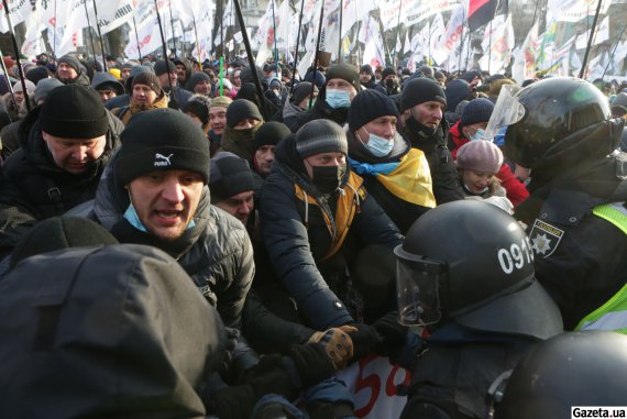 Сьогодні біля Верховної Ради підприємці побилися із поліцією. Багато мітингувальників були арештовані