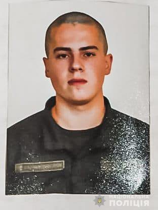 Тривають пошуки  військовослужбовця 20-річного Артема Рябчука, який влаштував стрілянину у Дніпрі