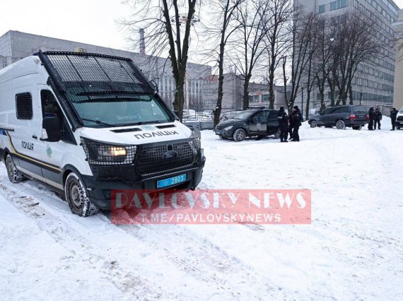 На территории Южного машиностроительного завода в Днепре солдат Артем Рябчук расстрелял 10 сослуживцев. Пятеро из них погибли