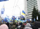 Под Апелляционным судом Киева собирались сотни сторонников пятого президента Петра Порошенко