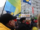 Под Апелляционным судом Киева собирались сотни сторонников пятого президента Петра Порошенко