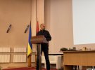 Влаштувала тренінг громадська організація "Українська жіноча варта". На фото один із тренерів, голова "Української військової варти", Олександр Білецький