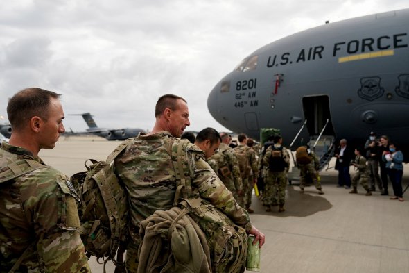 Войска из США отправляют в Восточную Европу на фоне угроз нового вторжения России в Украину 