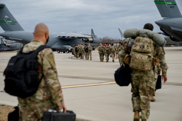 Войска из США отправляют в Восточную Европу на фоне угроз нового вторжения России в Украину 