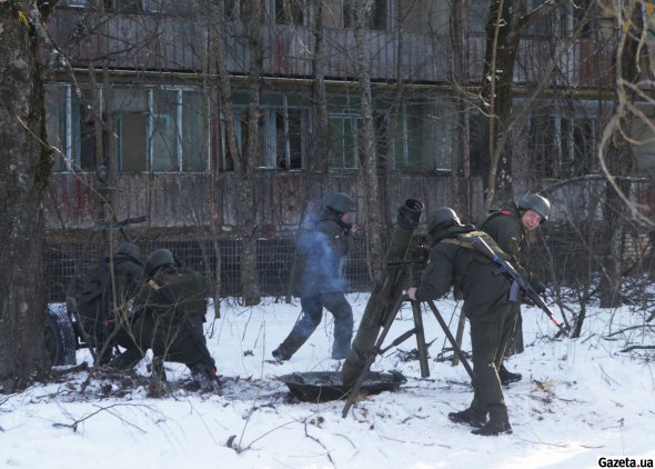 Припять находится на линии столкновения по легенде учений. Военные должны были ликвидировать врага, занявшего несколько домов и обеспечить оборону города