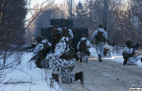 Бійці відпрацювали вісім тактичних дій. Зокрема, проводили повітряну розвідку, штурмували будівлі, евакуювали поранених 