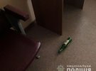Чоловік у стані алкогольного сп'яніння облив пивом чиновника, його робоче місце, оргтехніку та документи. Фото: zp.npu.gov.ua
