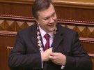 Посвідчення президента Янукович поклав у нагрудну кишеню піджака