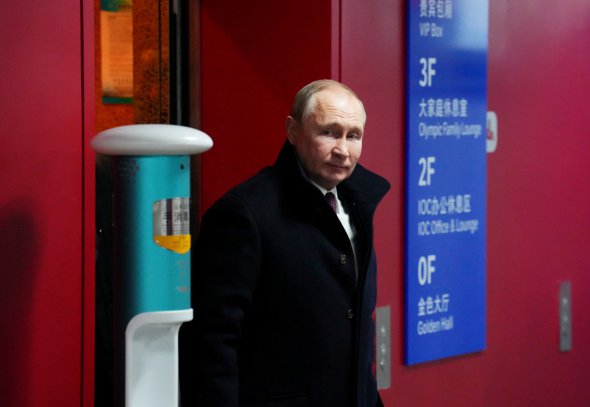 Путин на открытии Олимпиады в Пекине. Глава России боится протестов и честных выборов, считают западные издания