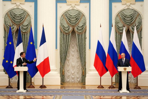 Зустріч Макрона та Путіна. Глава Франції та Росії ні про що не 