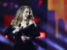 Британская певица Адель надела платье от украинского дизайнера на Brit Awards 2022