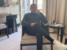 Юрий Гобрунов показал, как они с супругой проводят время вдвоем в номере.