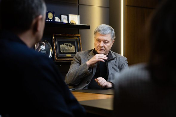 Експрезидент Петро Порошенко провів зустріч з  колишнім в’язнем Кремля Олегом Сенцовим