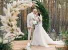 В канун Дня всех влюбленных украинская певица Настя Каменских впервые поделилась с фанами историей о том, как она выбирала свадебное платье.