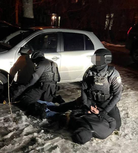 В Киеве задержаны трое сотрудников полиции Днепропетровщины, которые похищали людей и требовали взятки