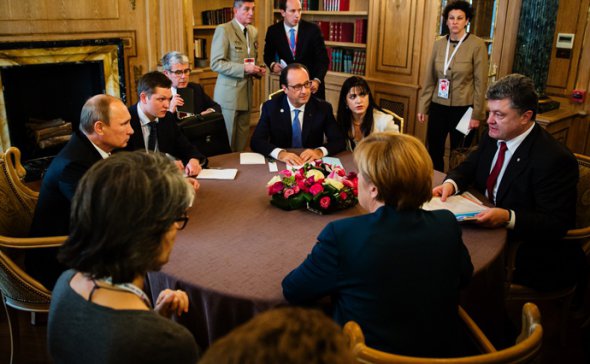 В феврале 2015-го лидеры стран в формате "Нормандской четверки" согласовали комплекс мер по выполнению Минских соглашений
