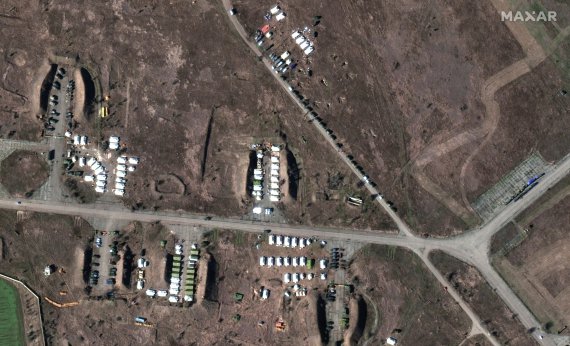Компанія Maxar нові супутникові фото нарощування російських військ біля українських кордонів