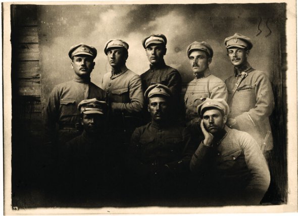 Командири сьомої бригади Української галицької армії, осінь 1919 року. Наприкінці квітня 1920-го їх роззброїли поляки