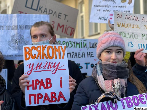 Студенти під Офісом президента вимагають відставки міністра освіти та науки Сергія Шкарлета