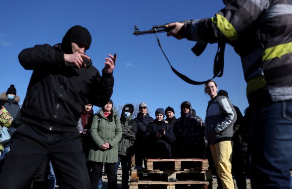 Учения цивильных в Киеве на фоне опасений российского вторжения