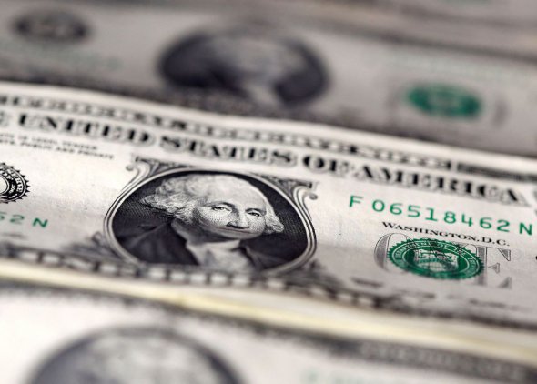 Доллар остается стабильным на фоне возможной новой российской агрессии, а евро пошел вниз