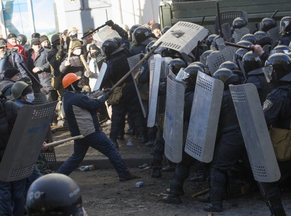18 февраля 2014-го начались серьезные стычки майдановцев с "беркутовцами" и "титушками". Погибли не менее 22 участников Революции достоинства