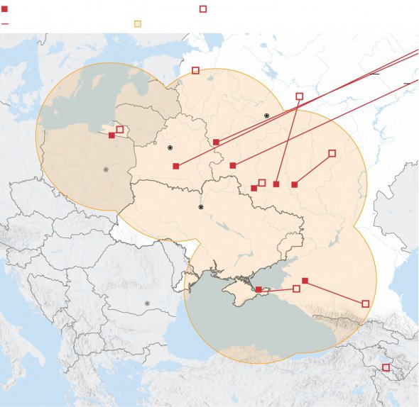 Червоні квадрати показують російські ракетні підрозділи біля українських кордонів. З жовтня Росія потроїла кількість бригад балістичних ракет "Іскандер-М" біля України. Вони можуть випустити понад 400 ракет протягом години та покрити 95% території України.