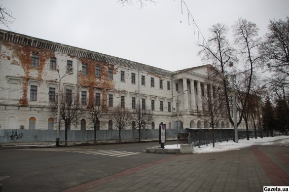 Колишня будівля Петровського Полтавського кадетського корпусу нині перебуває в стані руїни