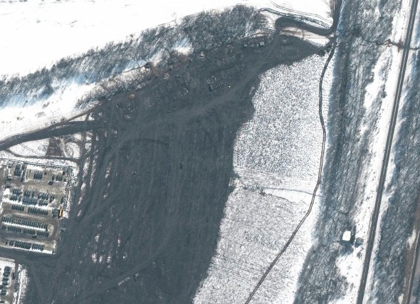 Спутниковой снимок российских войск к востоку от города Валуйки, 19 февраля 
