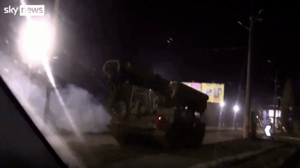 Опубликовали кадры военной техники, включая танки, в окрестностях Донецка
