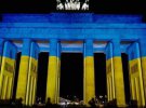 В Берлине еще до начала полномасштабного вторжения РФ в Украину Арку подсветили цветом флага Украины
