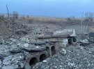 Ситуація на Луганщині   залишається важкою. У Троїцьку внаслідок обстрілу зруйновано міст, пошкоджено житлові будинки. Без жертв