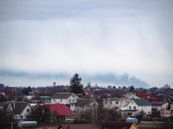 Дим після удару по місту Васильків під Києвом 