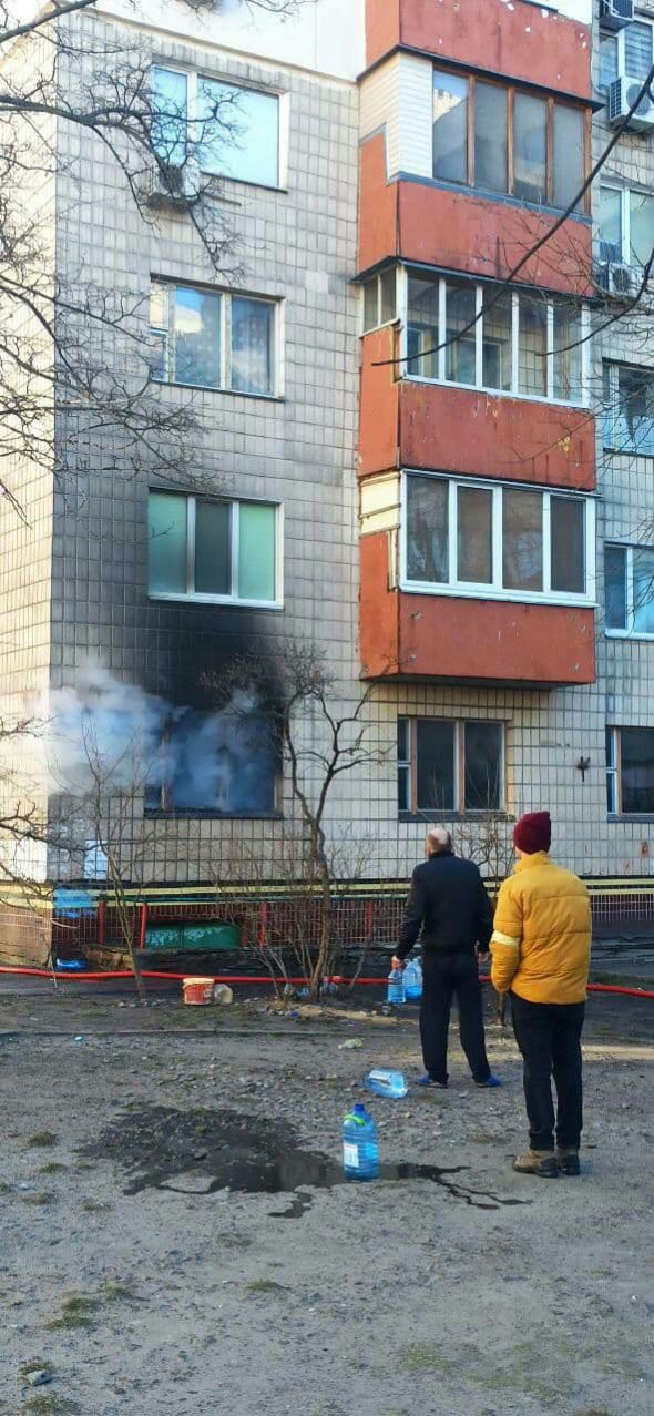 В Киеве в дом попал снаряд