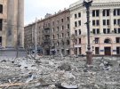 Розстріляна ракетами будівля харківської ОДА. Російська армія проводить килимові бомбардування другого за величиною міста України, йдучи на військові злочини 