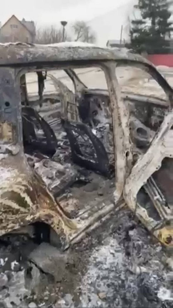 На Київщині російські окупанти розстріляли  із танкових кулеметів   авто із шістьма людьми