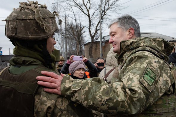 206-й батальйон територіальної оборони, який перебуває під шефством Петра Порошенка, бере участь у евакуації населення з Ірпеня, Бучі та інших населених пунктів