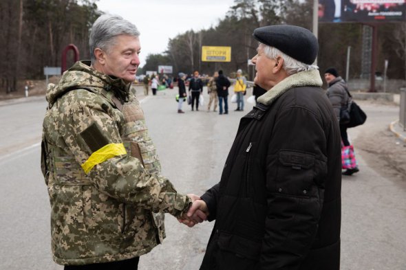 206-й батальйон територіальної оборони, який перебуває під шефством Петра Порошенка, бере участь у евакуації населення з Ірпеня, Бучі та інших населених пунктів