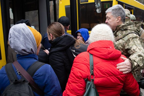 206-й батальйон територіальної оборони, який перебуває під шефством Петра Порошенка, бере участь у евакуації населення з Ірпеня, Бучі та інших населених пунктів