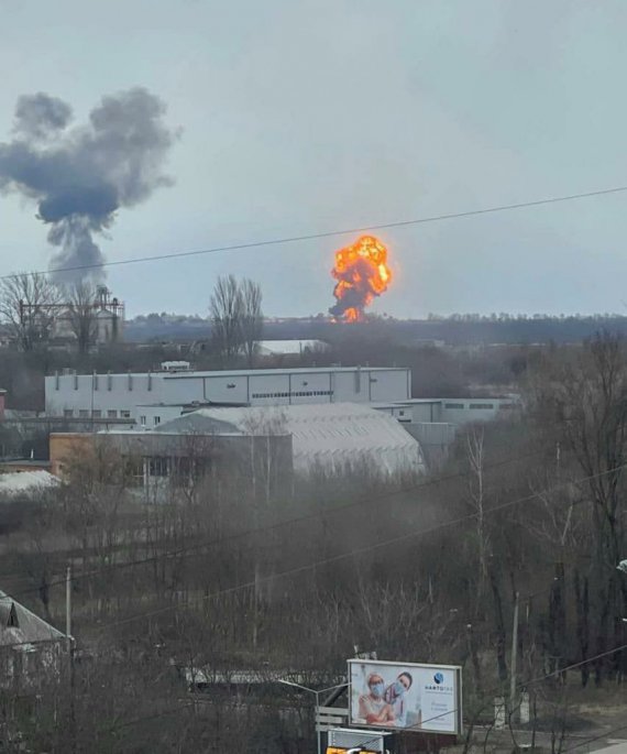 Аеропорт та військову частину в селі Гавришівка на Вінниччині атакували російські окупанти. Випустили вісім ракет. Є загиблий