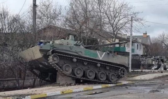 Российская БМД-4М, застрявшая в Гостомеле во время боя с бойцами ГУР МО Украины.