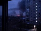 Жители Николаева из квартир видят оставшиеся после артиллерийской атаки оккупантов столбы дыма